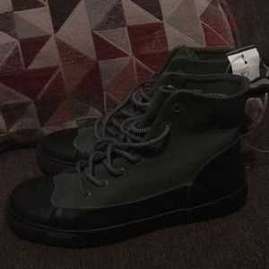 NEW WITH TAGS!! Rain ankle boots by Hunter.